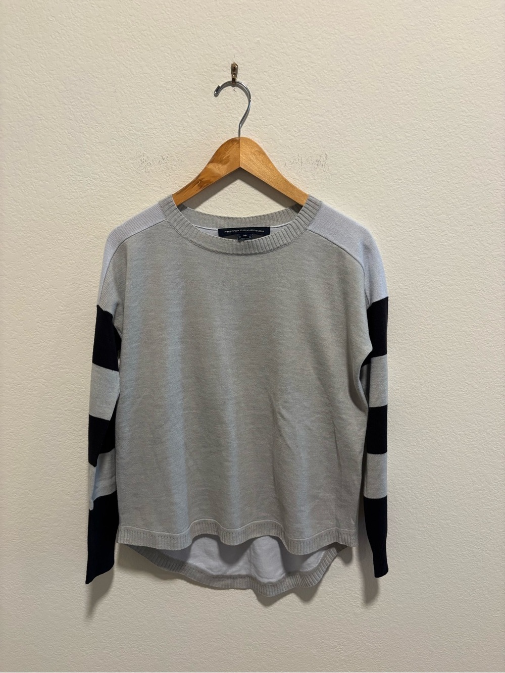Relaxed Crewneck Knit Sweater with Striped Sleeves - Gray & Black